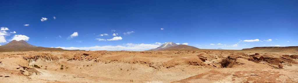 Salar_de_Uyuni_Vulkan_Panorama