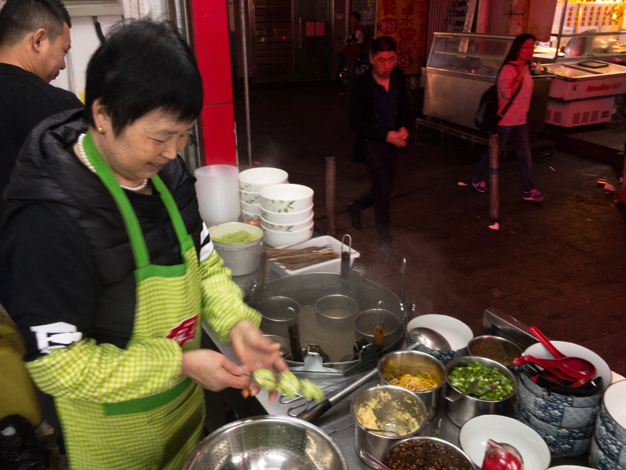 shenzhen china streetfood suppe garküche