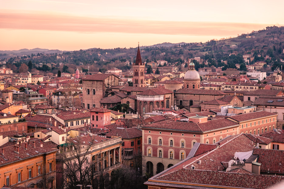 Bologna rote Dächer Sehenswürdigkeiten Aussichtspunkte Tipps